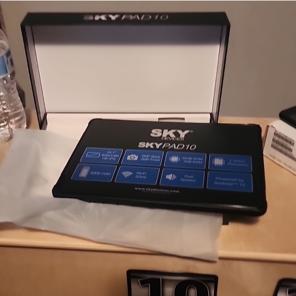 ✨️🍍 SKY PAD 10 "WIFI ONLY" tablet w/ case included  ✨️🍍 - Picture 3 of 6